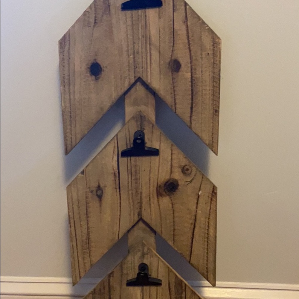 Wall art with (3) clips for pictures
